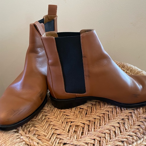 Everlane Modern Chelsea Boot in Cognac - Picture 3 of 5